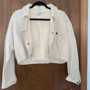 LIKE NEW! CREAM CROPPED SHERPA LINED JACKET.